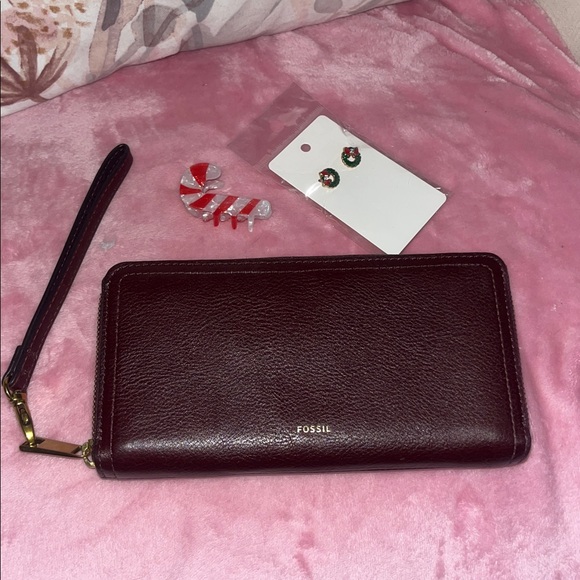 Fossil Handbags - Buyers Appreciation 💝🫶🏼 Fossil Cranberry Leather Wristlet Wallet